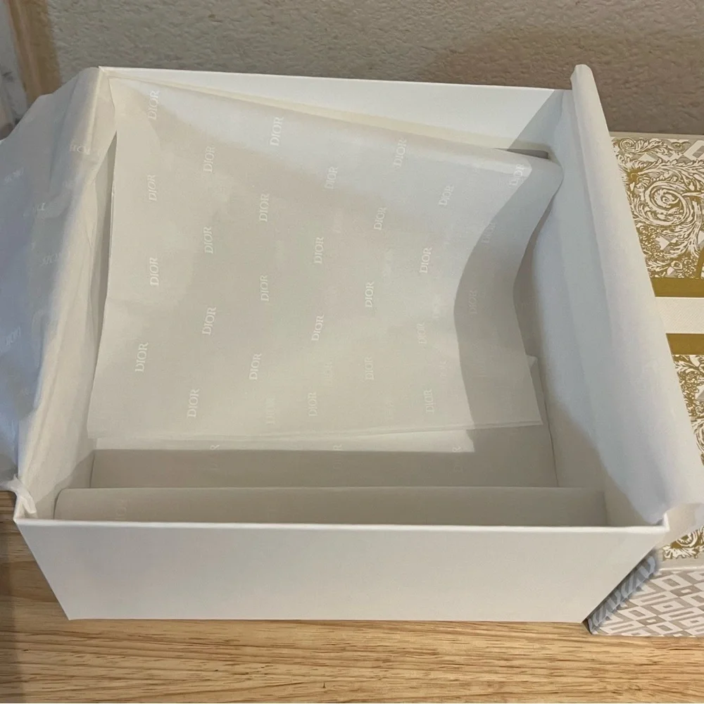 Christian Dior Holiday Box - Picture 3 of 7